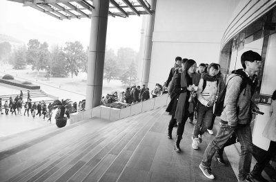 企业招聘看重第一学历 考研镀金能否通关就业